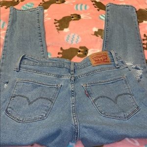 Levis High Rise Skinny Jeans size 28.